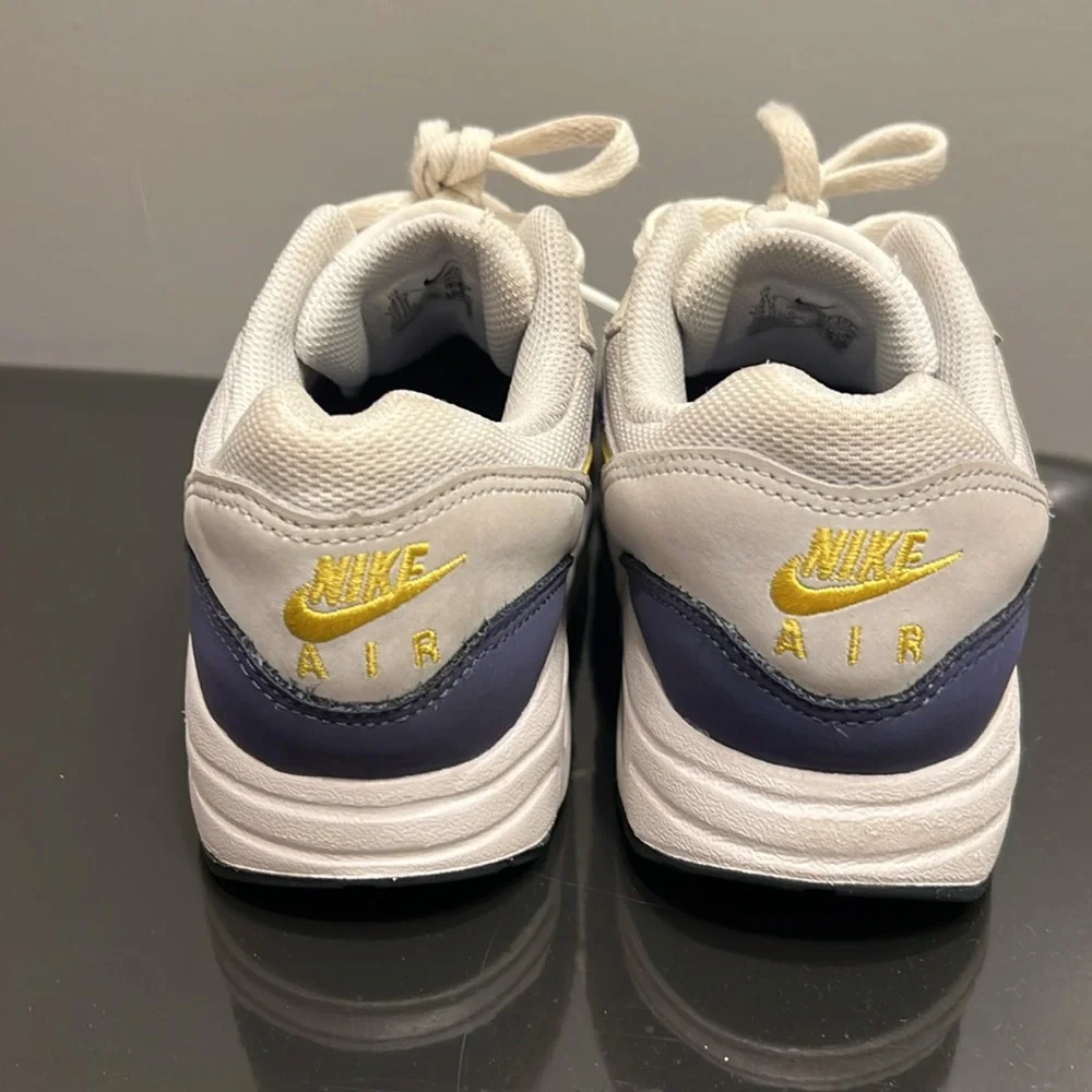 Kids size 4Y Nike air max navy blue white and yellow shoes - Picture 3 of 6